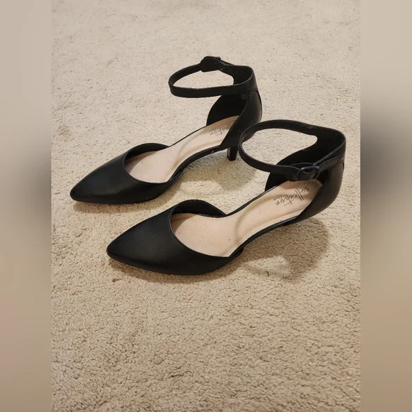 Clarks Collection Black Ankle Strap Women's Shoes Kitten Heel Sz 9M - Picture 3 of 5